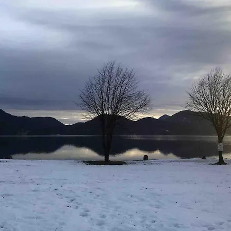 Luxury Lakehouse Ground Floor - Minimum 3 Nights *