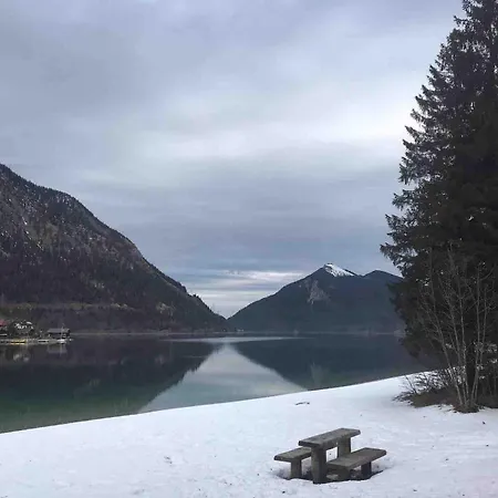 Luxury Lakehouse Ground Floor - Minimum 3 Nights *