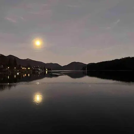 Luxury Lakehouse Ground Floor - Minimum 3 Nights Appartement