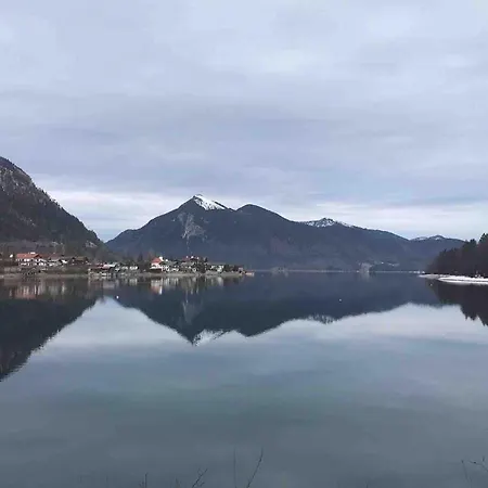 Luxury Lakehouse Ground Floor Apartament